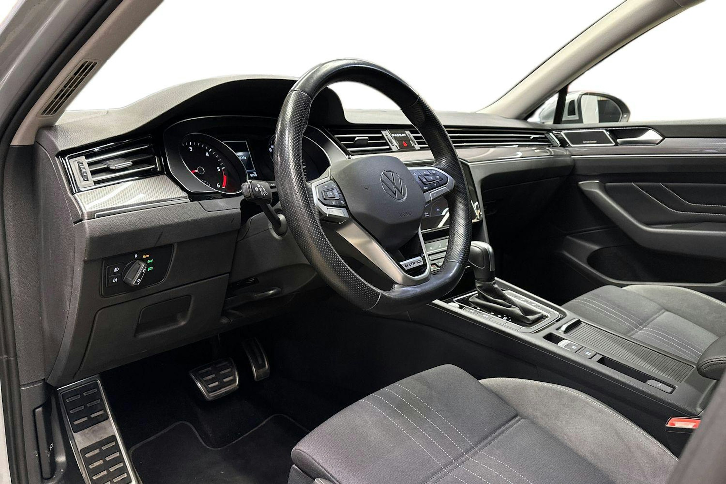harmaa Volkswagen Passat 2022 kuva 7.