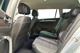 harmaa Volkswagen Passat 2022 kuva 10.