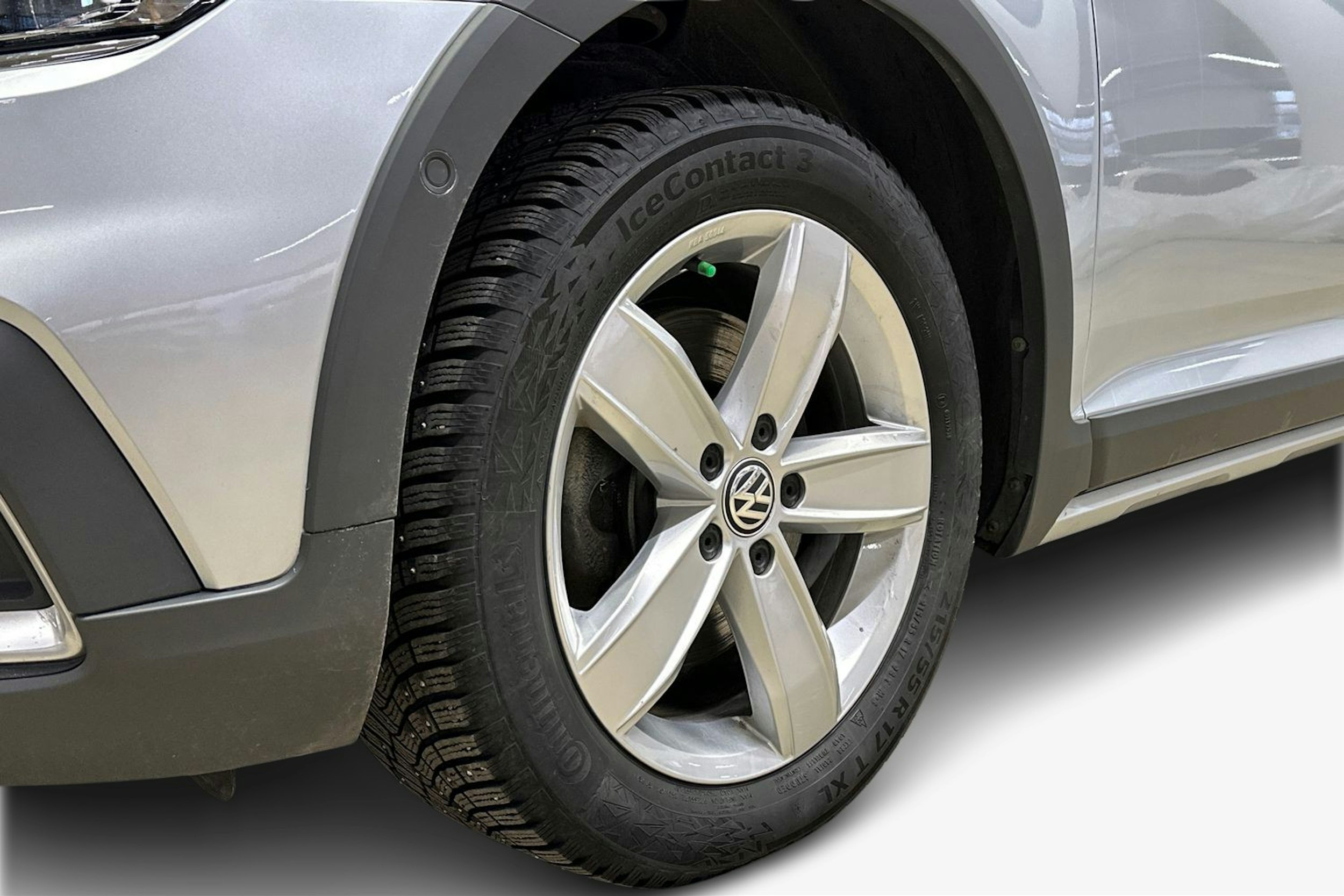 harmaa Volkswagen Passat 2022 kuva 11.