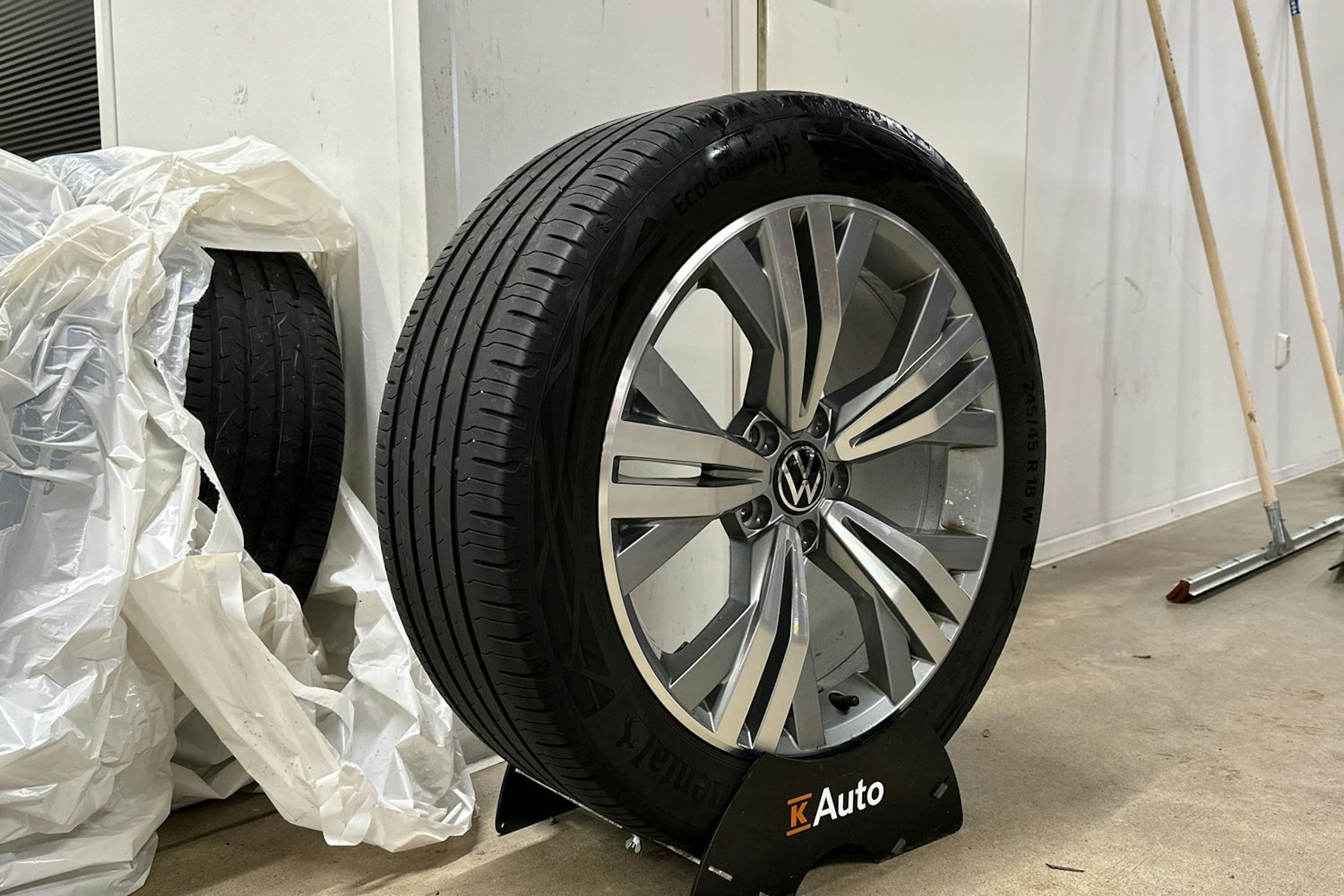 harmaa Volkswagen Passat 2022 kuva 13.