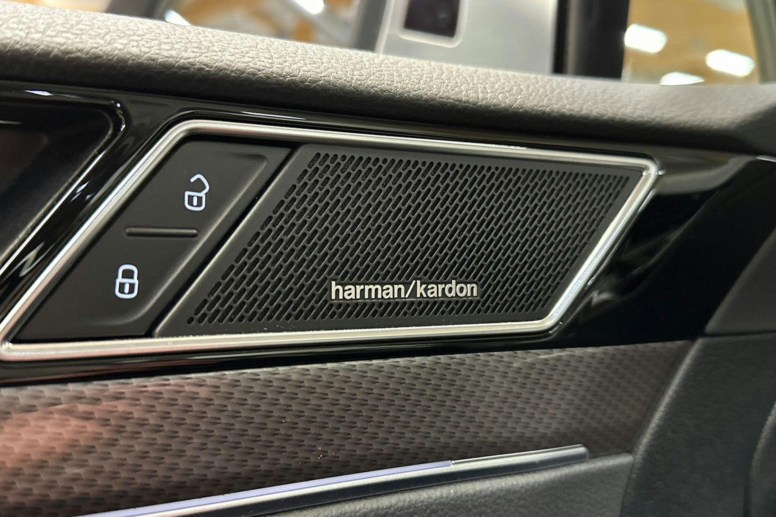 harmaa Volkswagen Passat 2022 kuva 16.