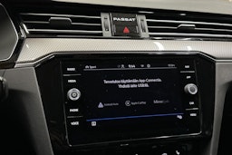 harmaa Volkswagen Passat 2022 kuva 19.