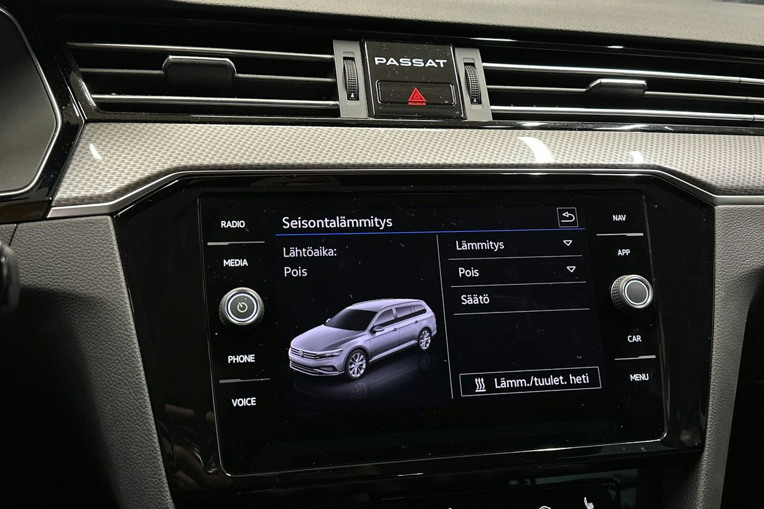 harmaa Volkswagen Passat 2022 kuva 20.