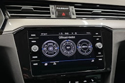 harmaa Volkswagen Passat 2022 kuva 21.