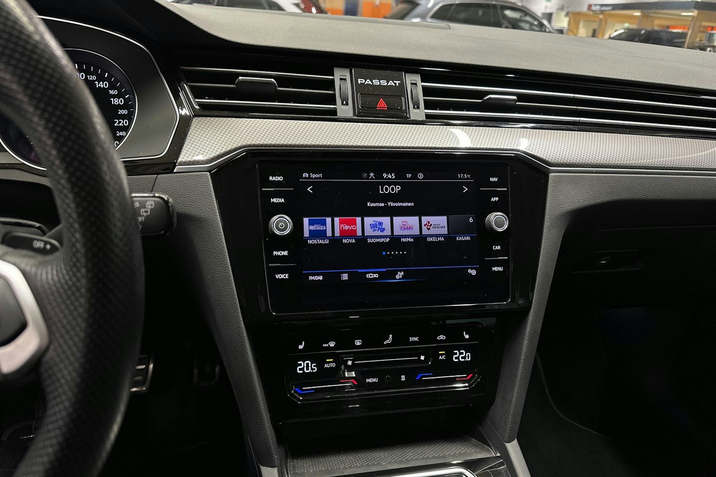 harmaa Volkswagen Passat 2022 kuva 22.