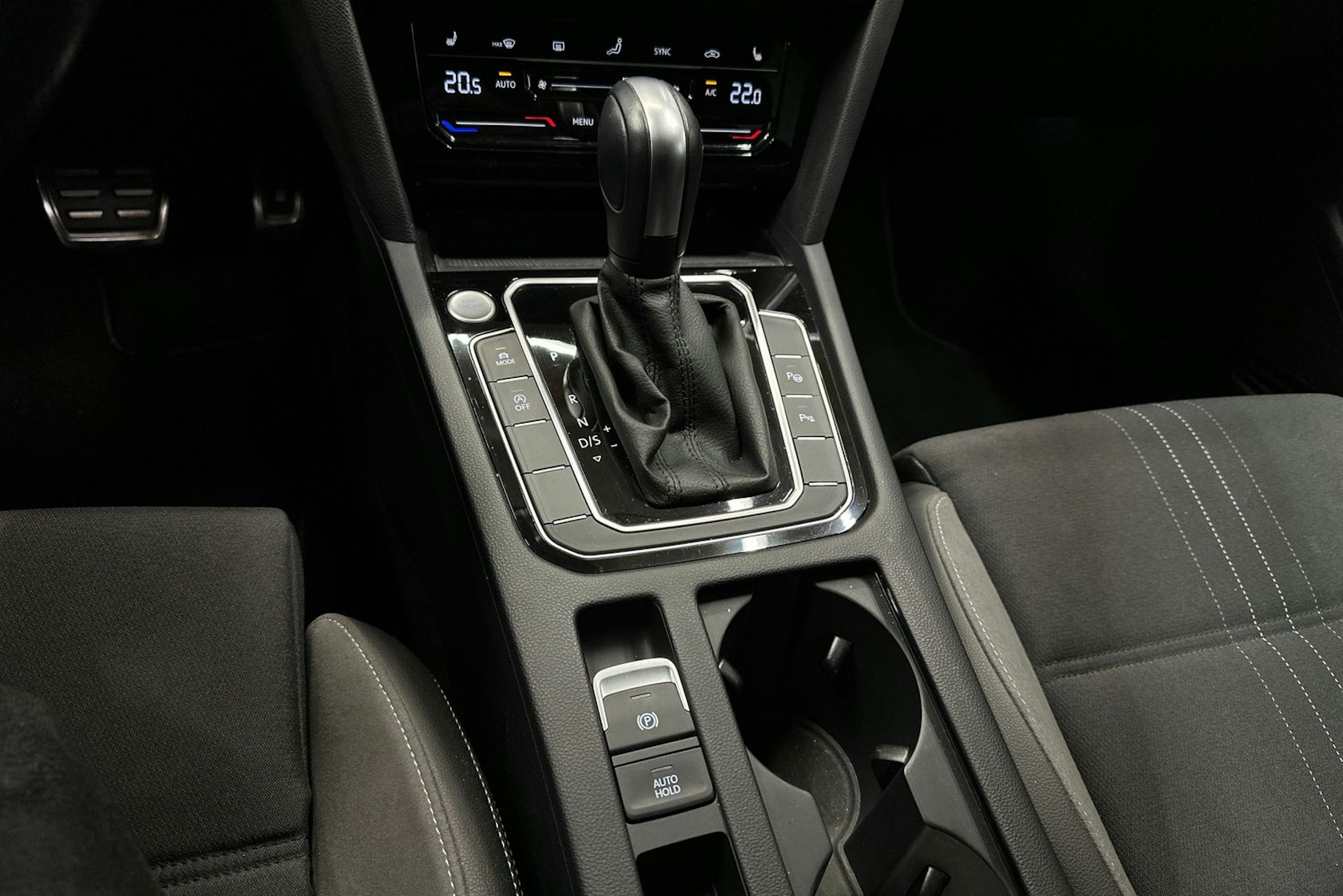 harmaa Volkswagen Passat 2022 kuva 23.