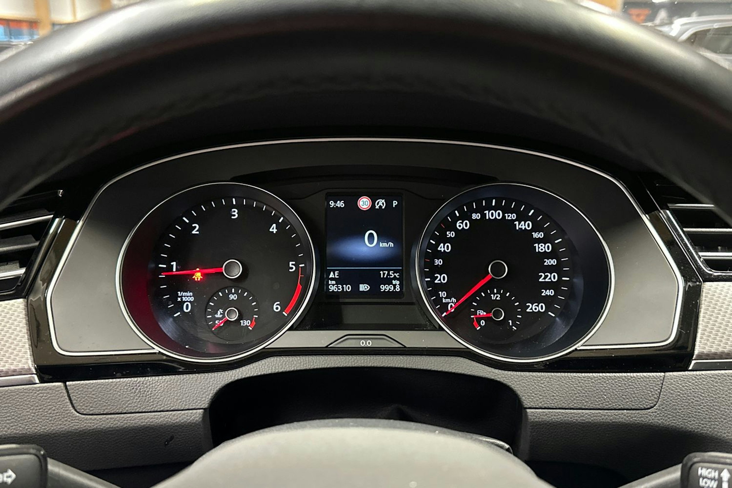 harmaa Volkswagen Passat 2022 kuva 25.