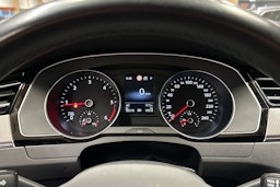 harmaa Volkswagen Passat 2022 kuva 25.