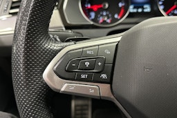 harmaa Volkswagen Passat 2022 kuva 26.