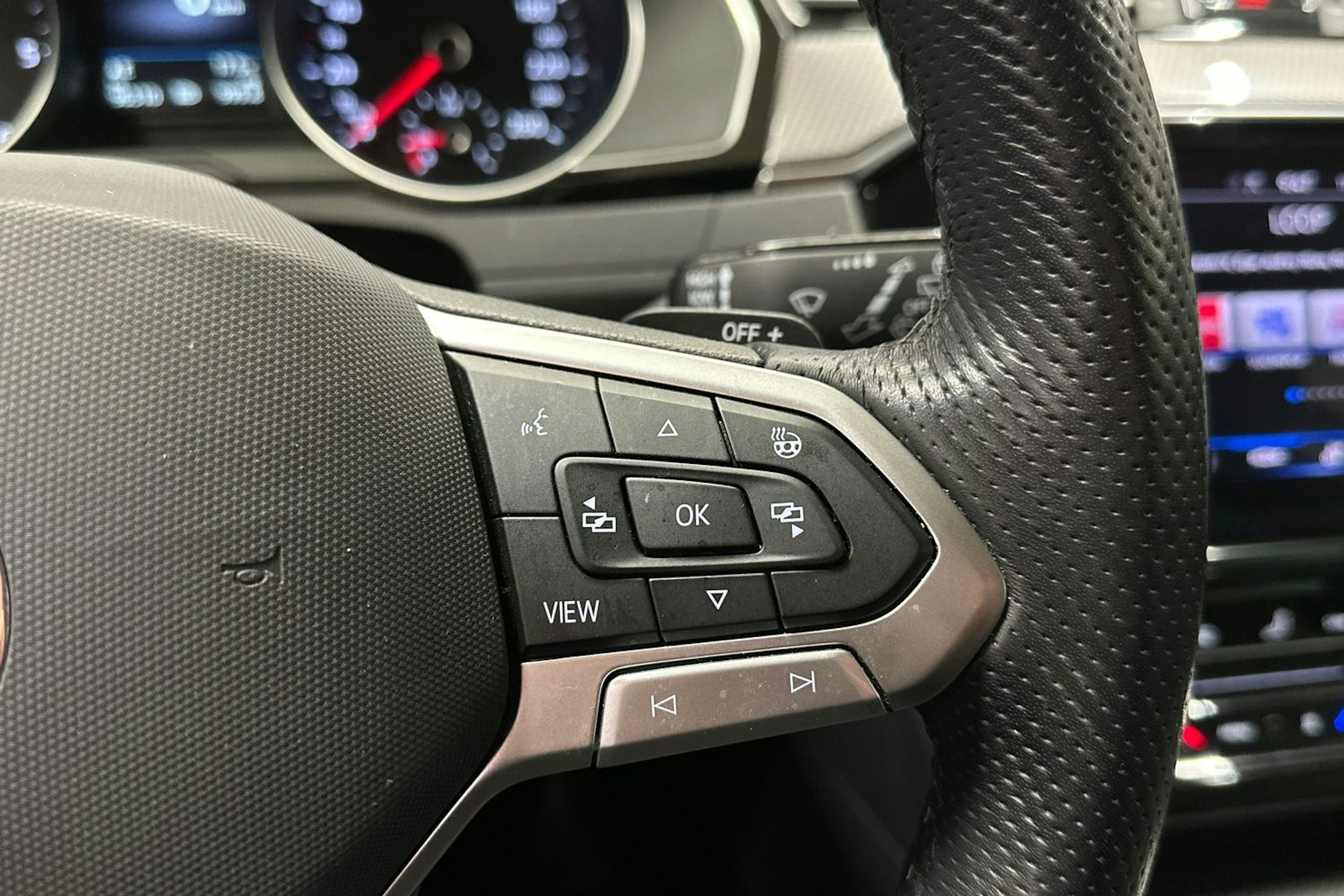 harmaa Volkswagen Passat 2022 kuva 27.