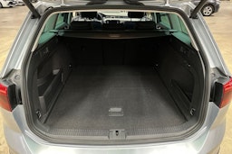 harmaa Volkswagen Passat 2022 kuva 28.