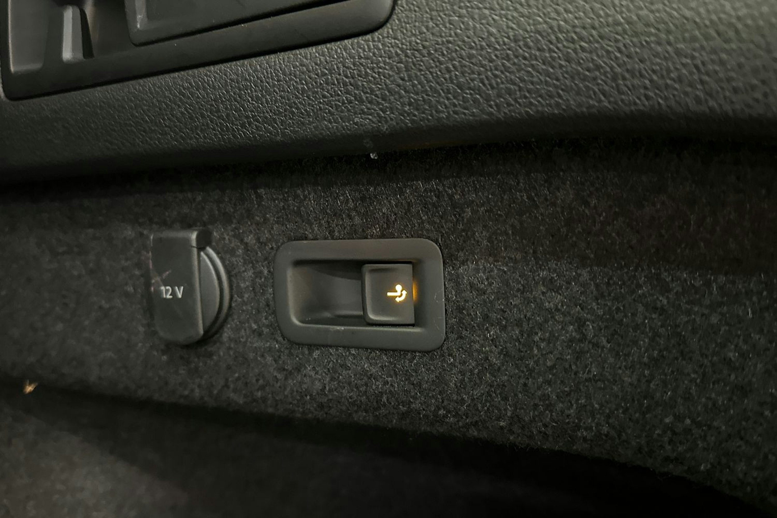 harmaa Volkswagen Passat 2022 kuva 29.