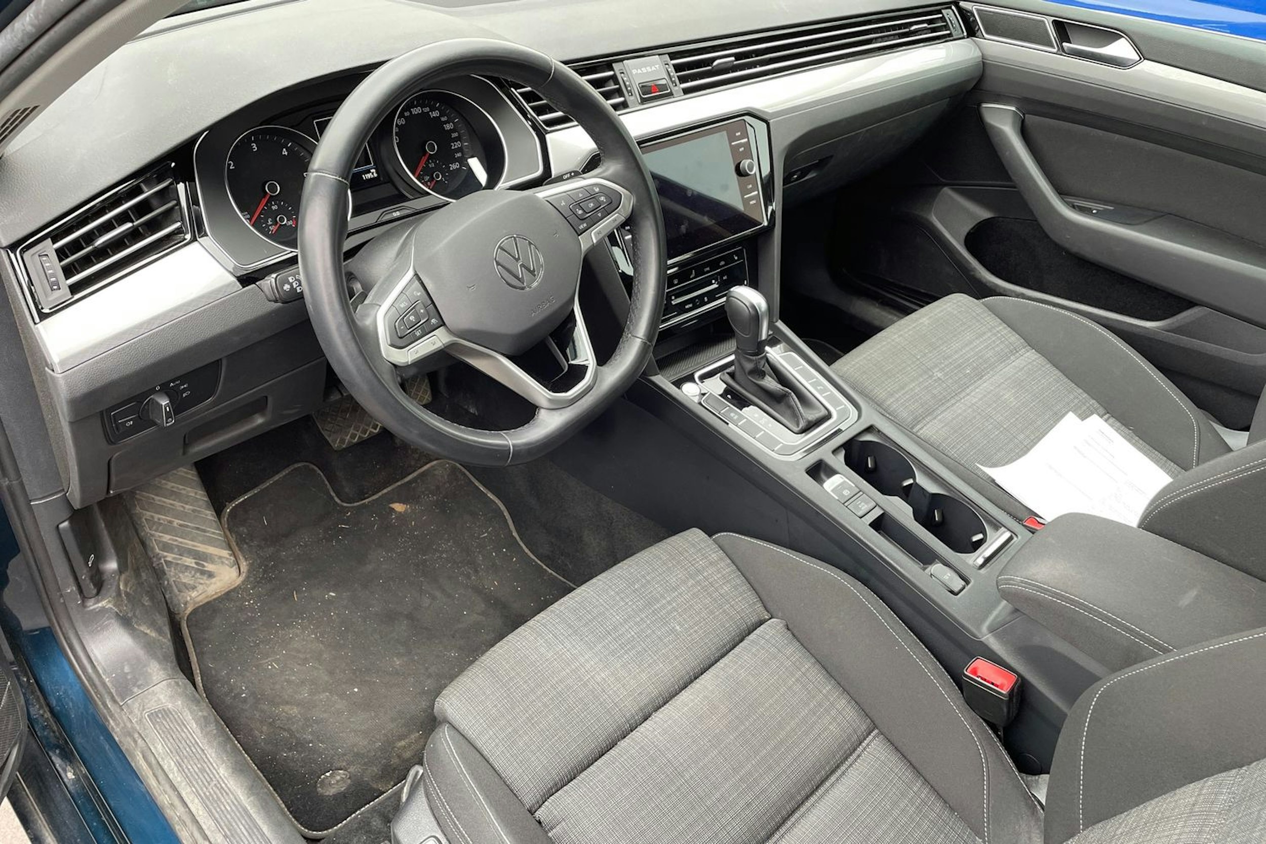 sininen Volkswagen Passat 2022 kuva 3.