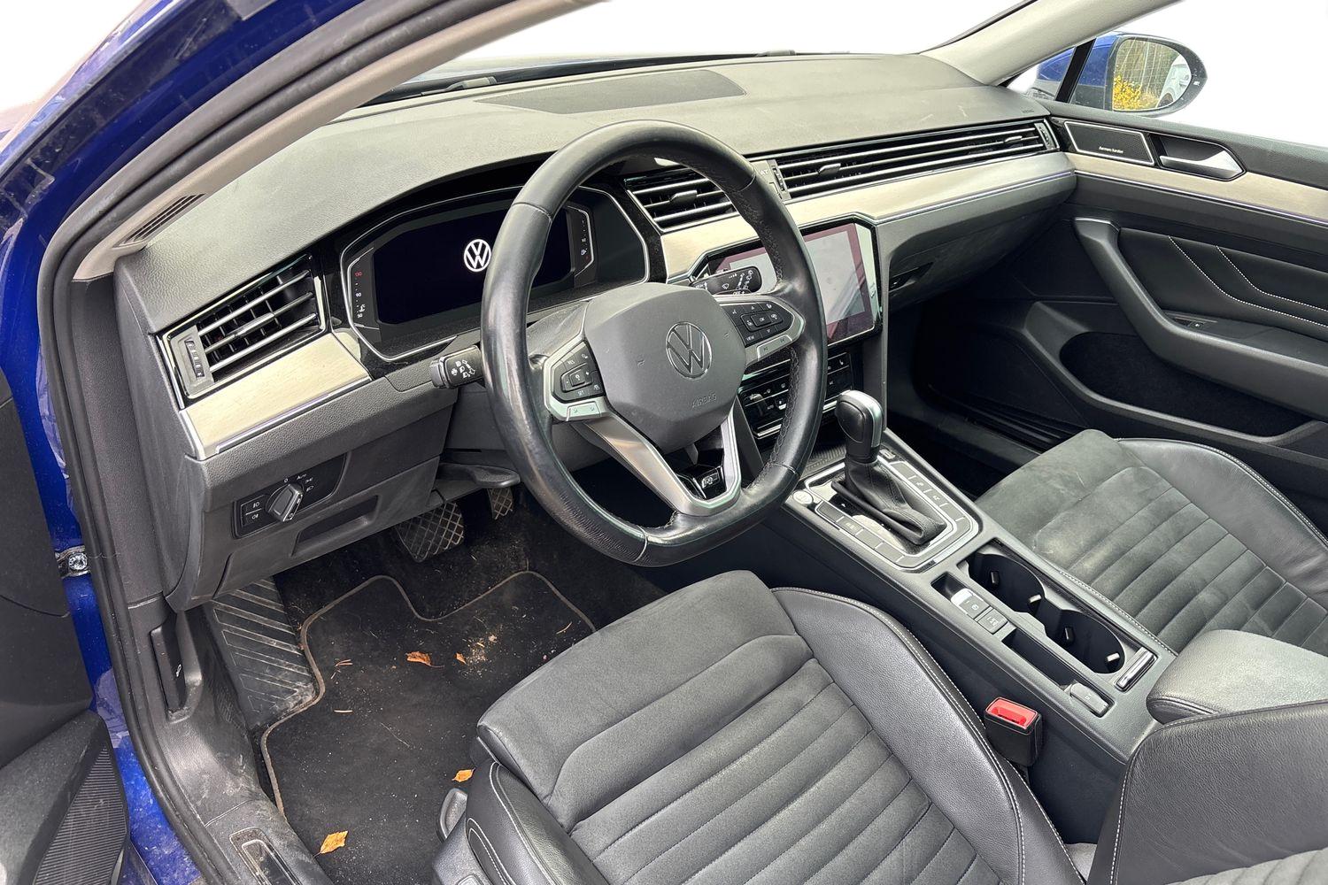Volkswagen Passat 2022, photo 3/3