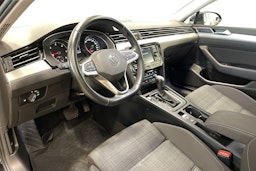 musta Volkswagen Passat 2022 kuva 7.