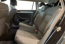 musta Volkswagen Passat 2022 kuva 10.