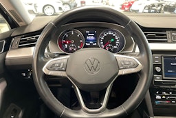 musta Volkswagen Passat 2022 kuva 15.