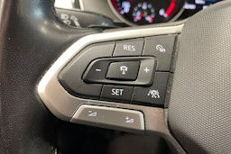 musta Volkswagen Passat 2022 kuva 17.