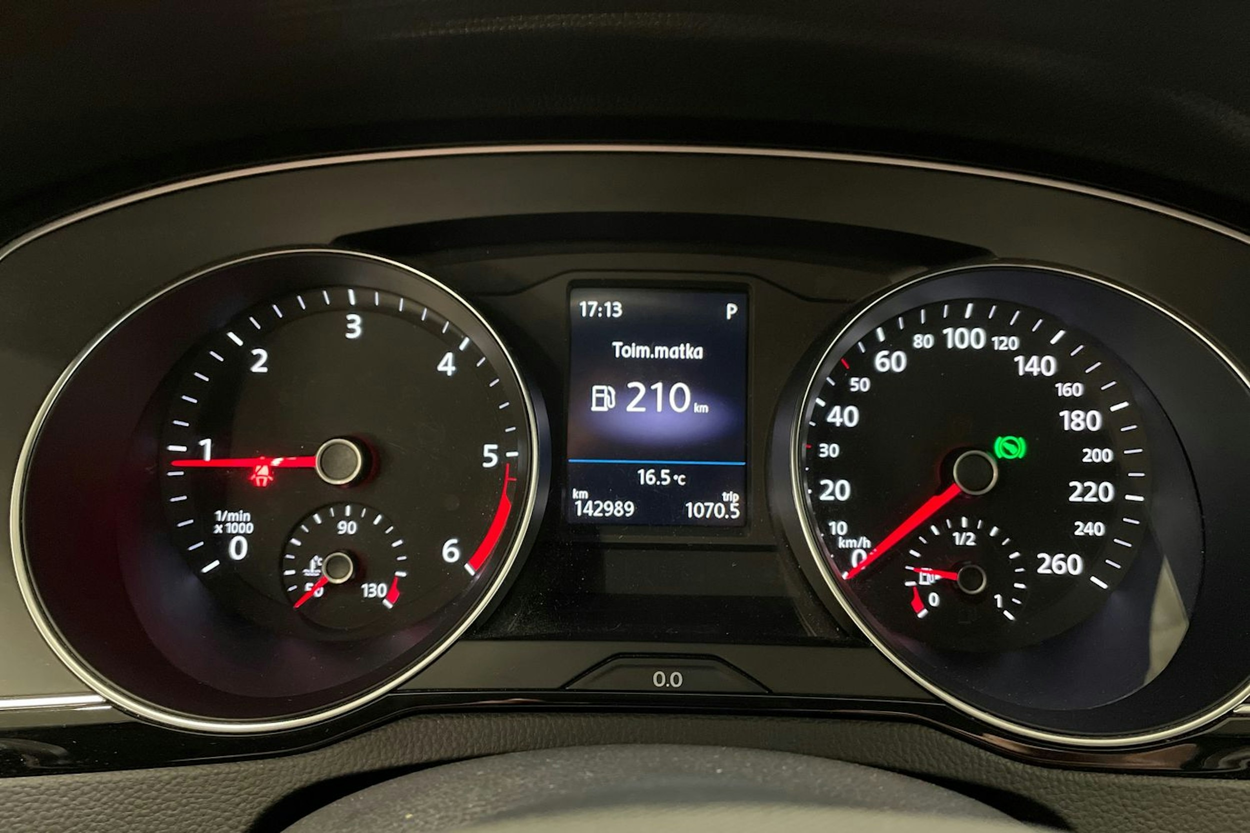 musta Volkswagen Passat 2022 kuva 18.