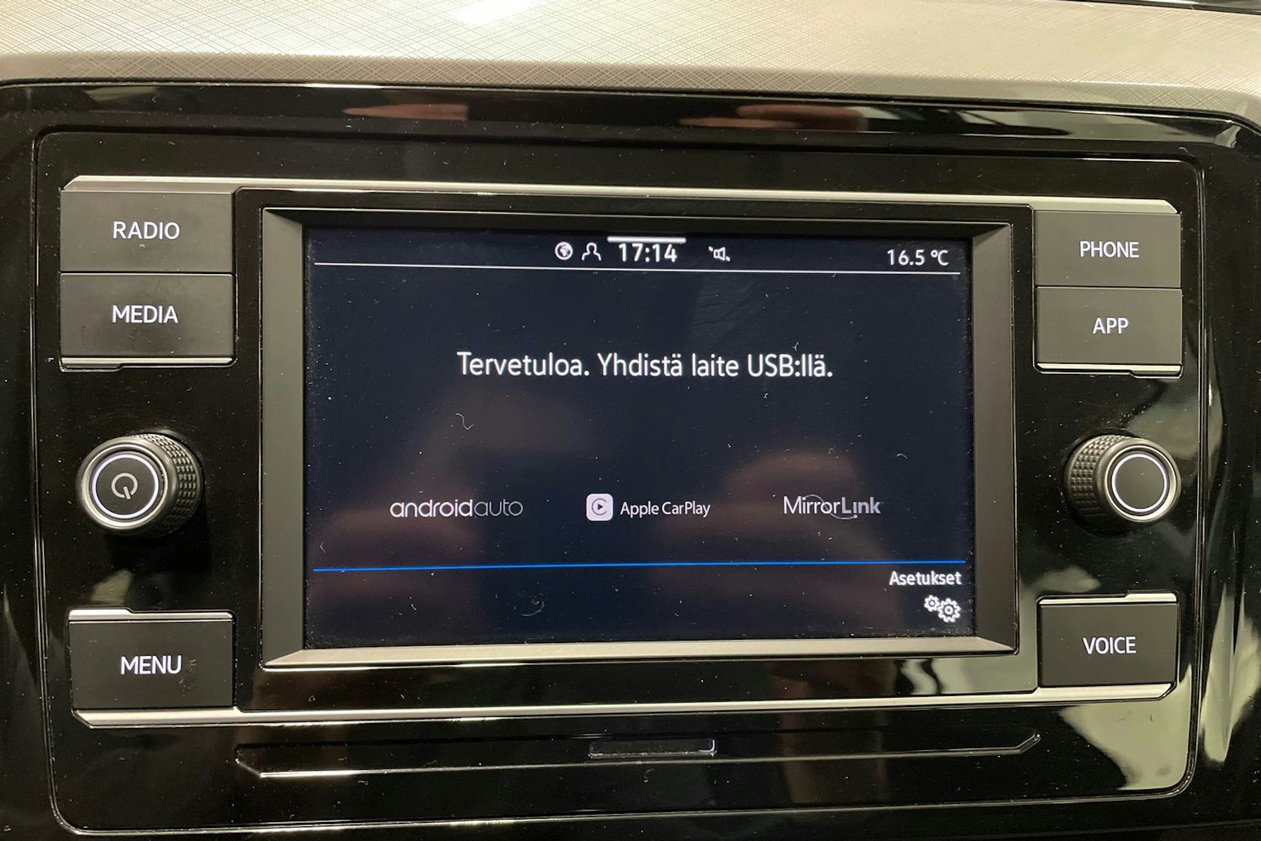 musta Volkswagen Passat 2022 kuva 21.