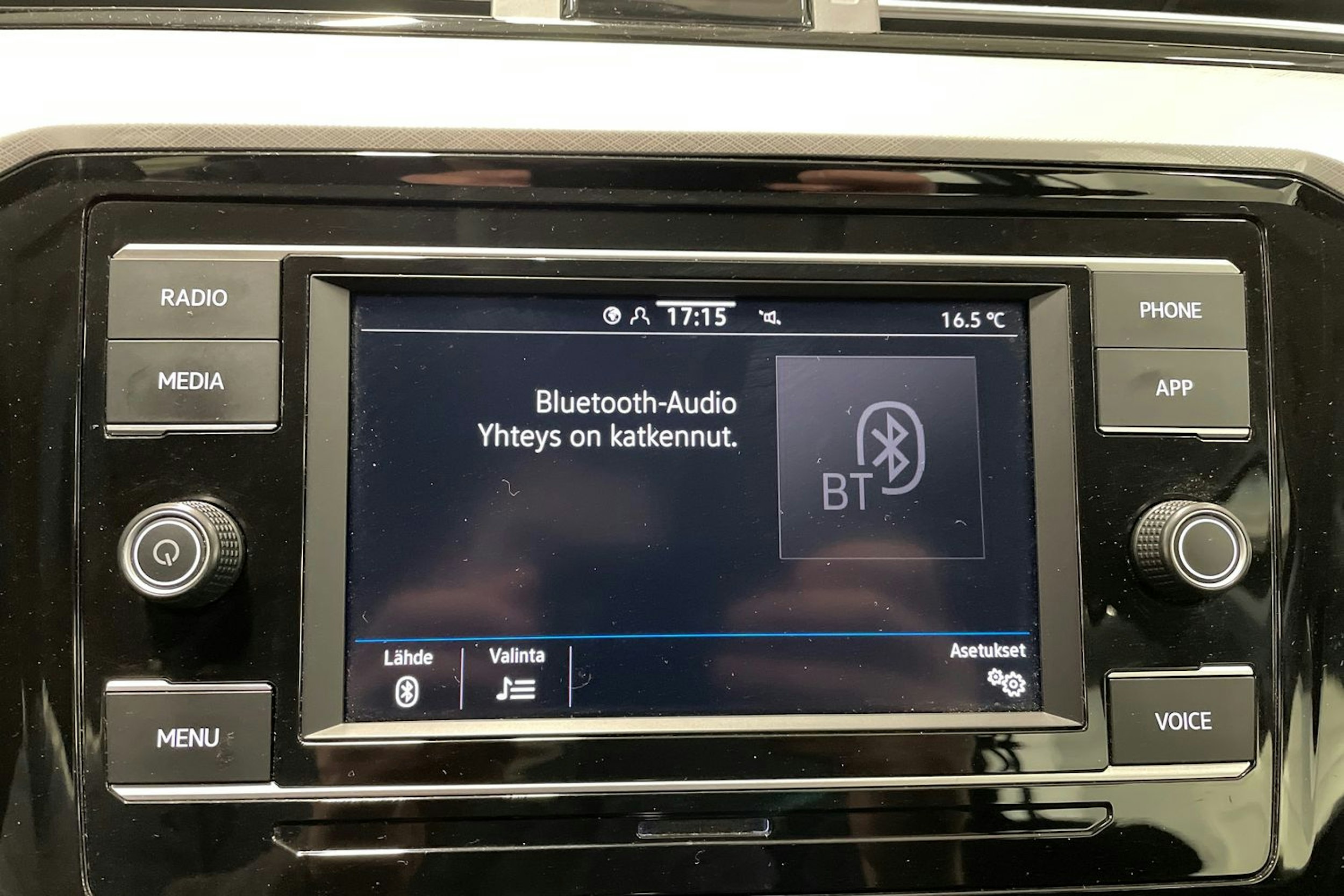 musta Volkswagen Passat 2022 kuva 23.