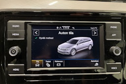 musta Volkswagen Passat 2022 kuva 25.