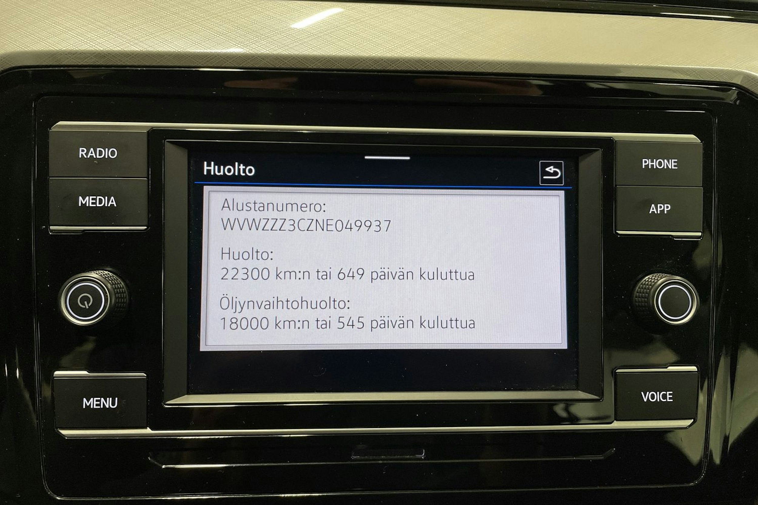 musta Volkswagen Passat 2022 kuva 26.