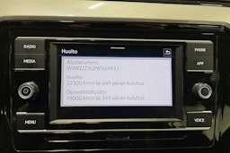 musta Volkswagen Passat 2022 kuva 26.