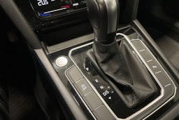 musta Volkswagen Passat 2022 kuva 28.