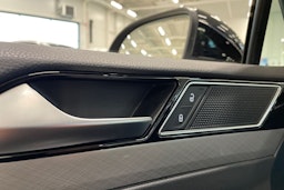 musta Volkswagen Passat 2022 kuva 31.