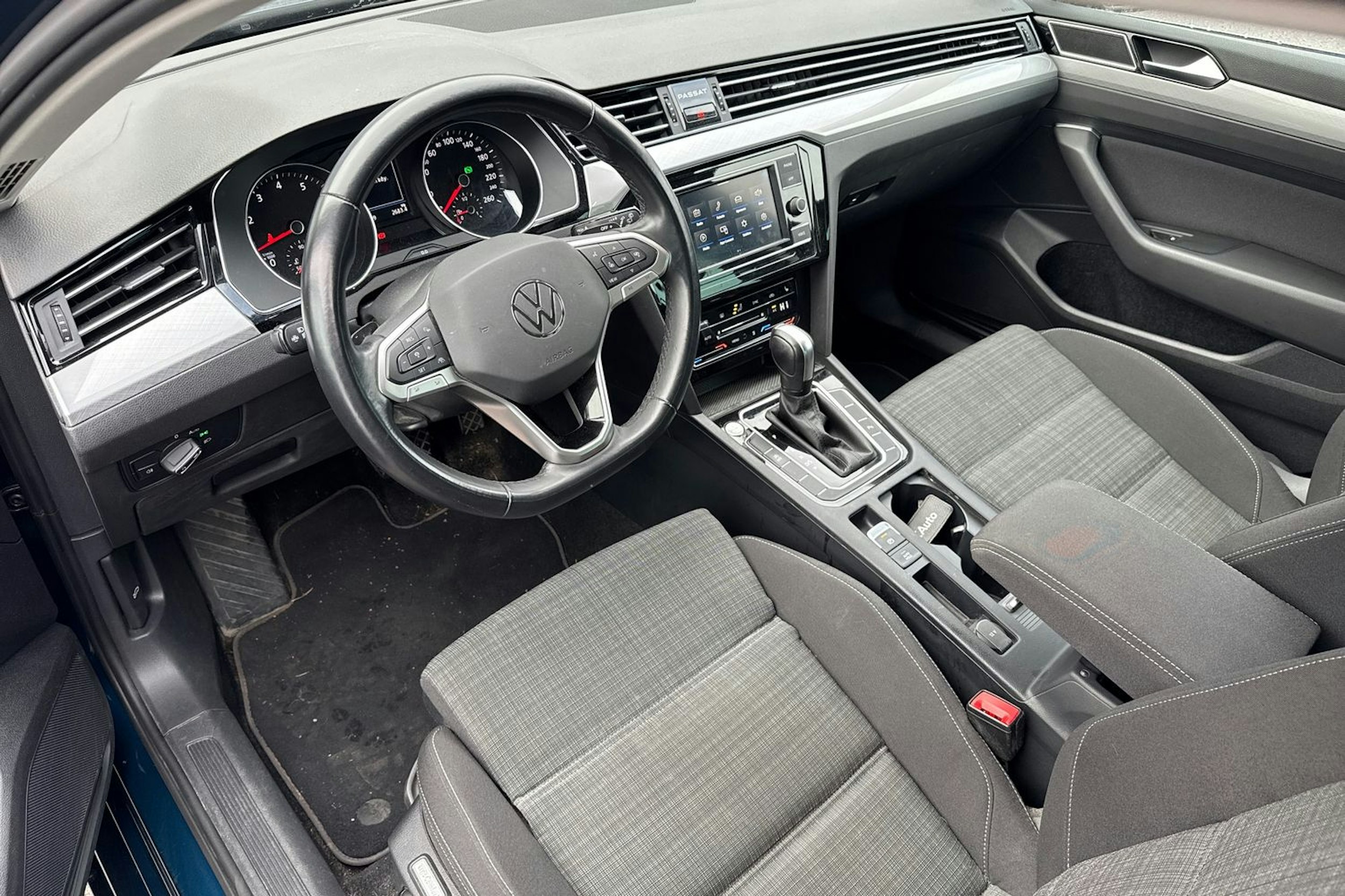 Sininen Volkswagen PASSAT 2022 kuva 3.