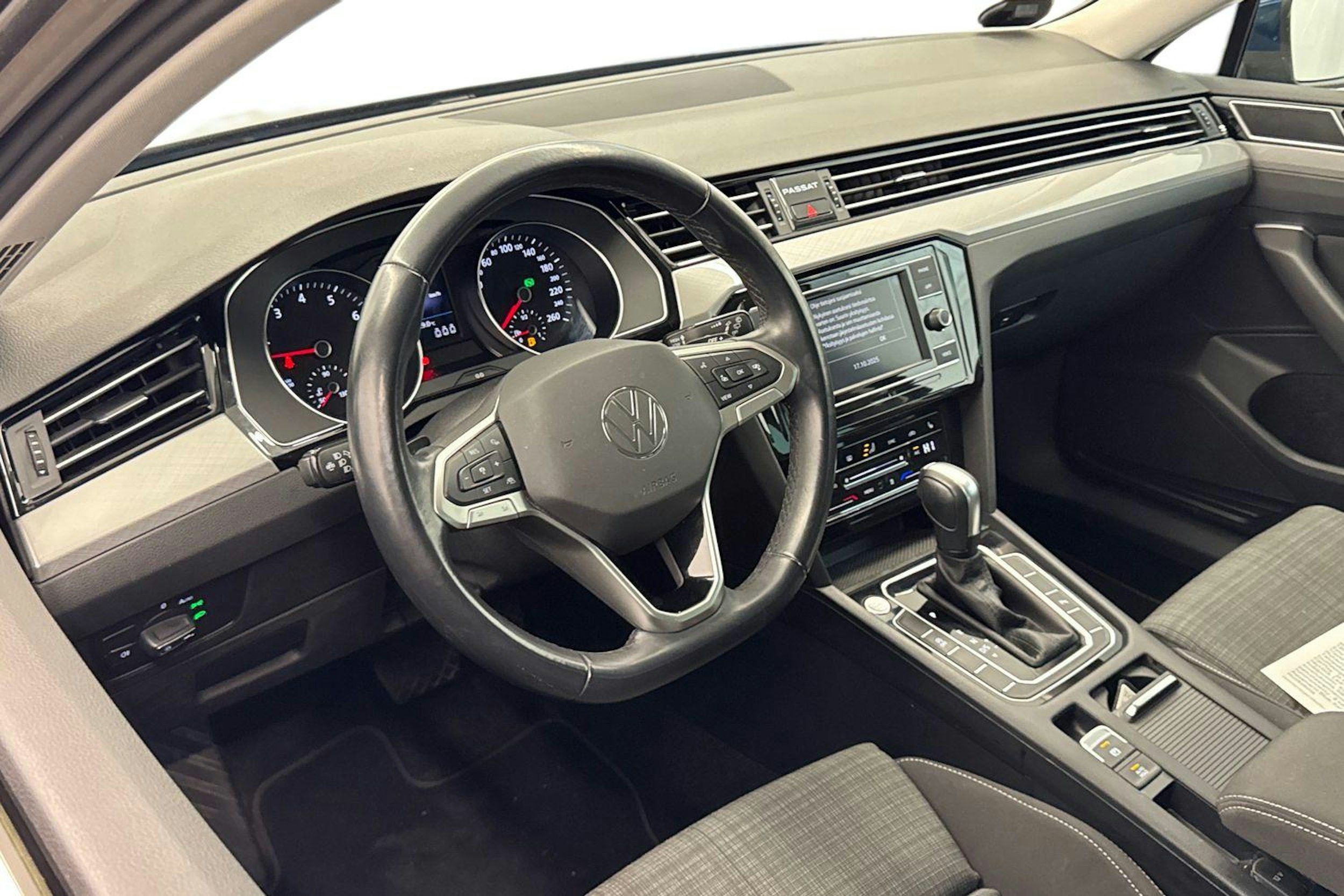 Sininen Volkswagen PASSAT 2022 kuva 6.