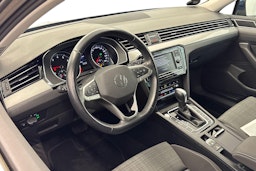 Sininen Volkswagen PASSAT 2022 kuva 6.