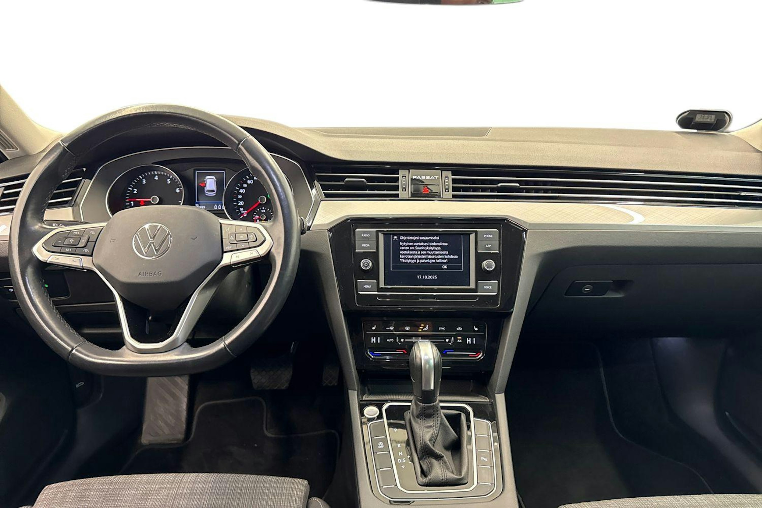 Sininen Volkswagen PASSAT 2022 kuva 7.