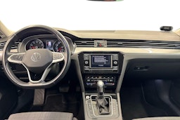 Sininen Volkswagen PASSAT 2022 kuva 7.