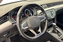 Sininen Volkswagen PASSAT 2022 kuva 9.