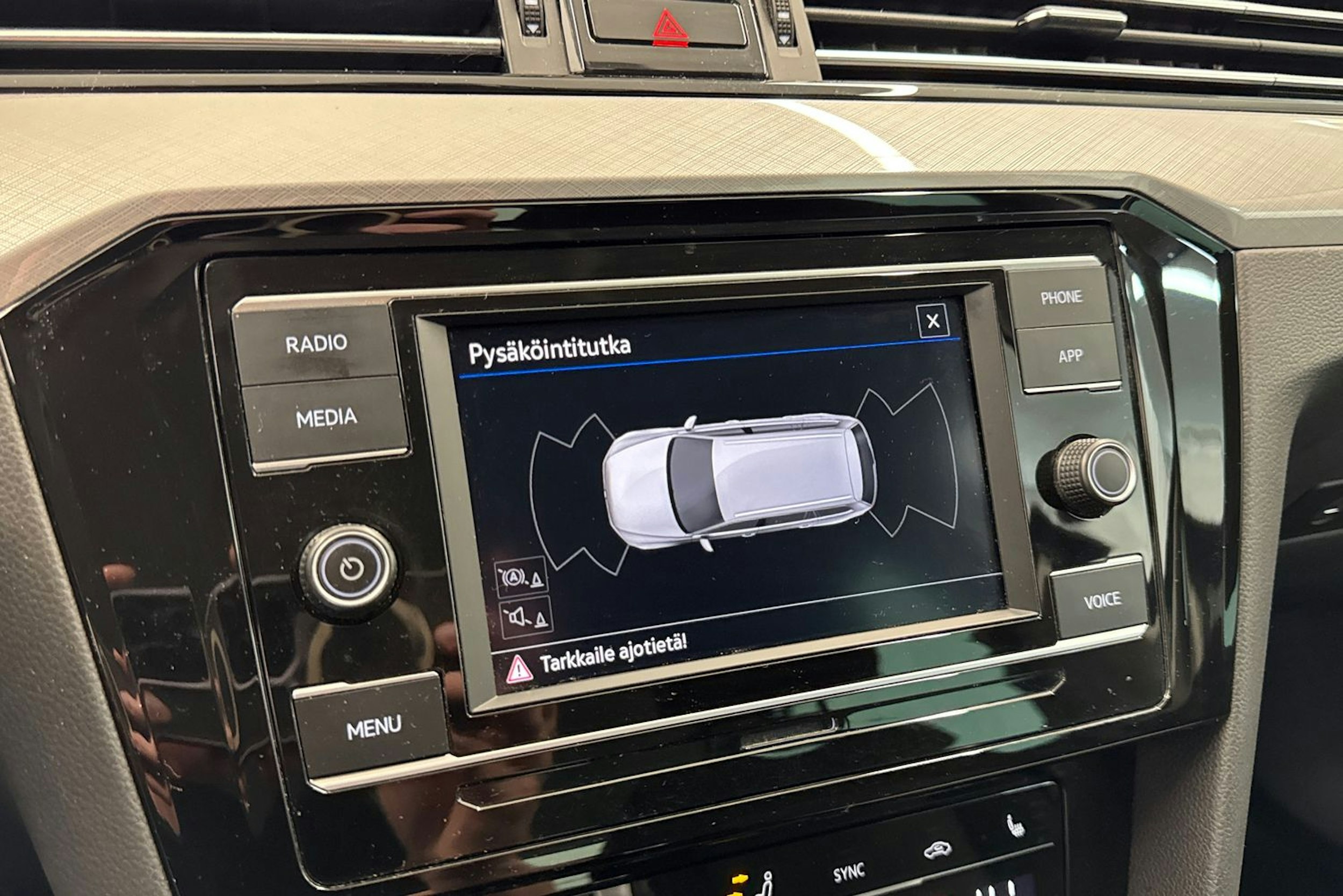Sininen Volkswagen PASSAT 2022 kuva 11.