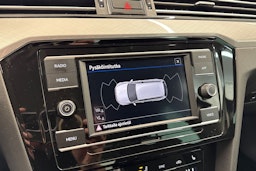 Sininen Volkswagen PASSAT 2022 kuva 11.