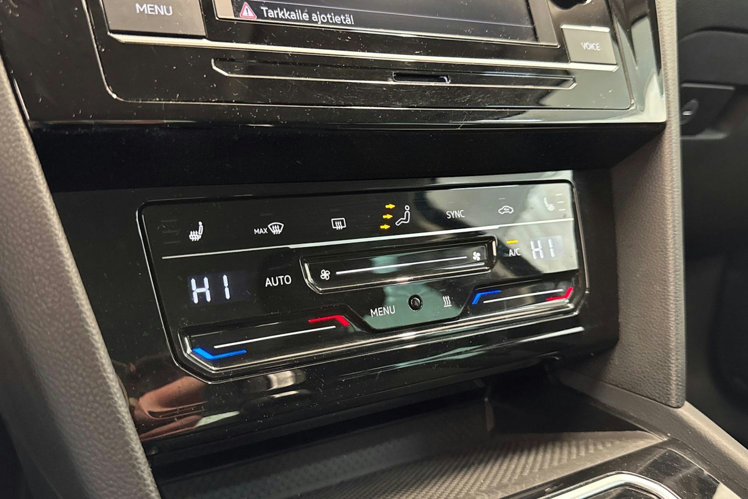 Sininen Volkswagen PASSAT 2022 kuva 12.