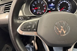 Sininen Volkswagen PASSAT 2022 kuva 13.