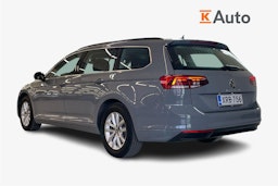 harmaa Volkswagen Passat 2022 kuva 2.