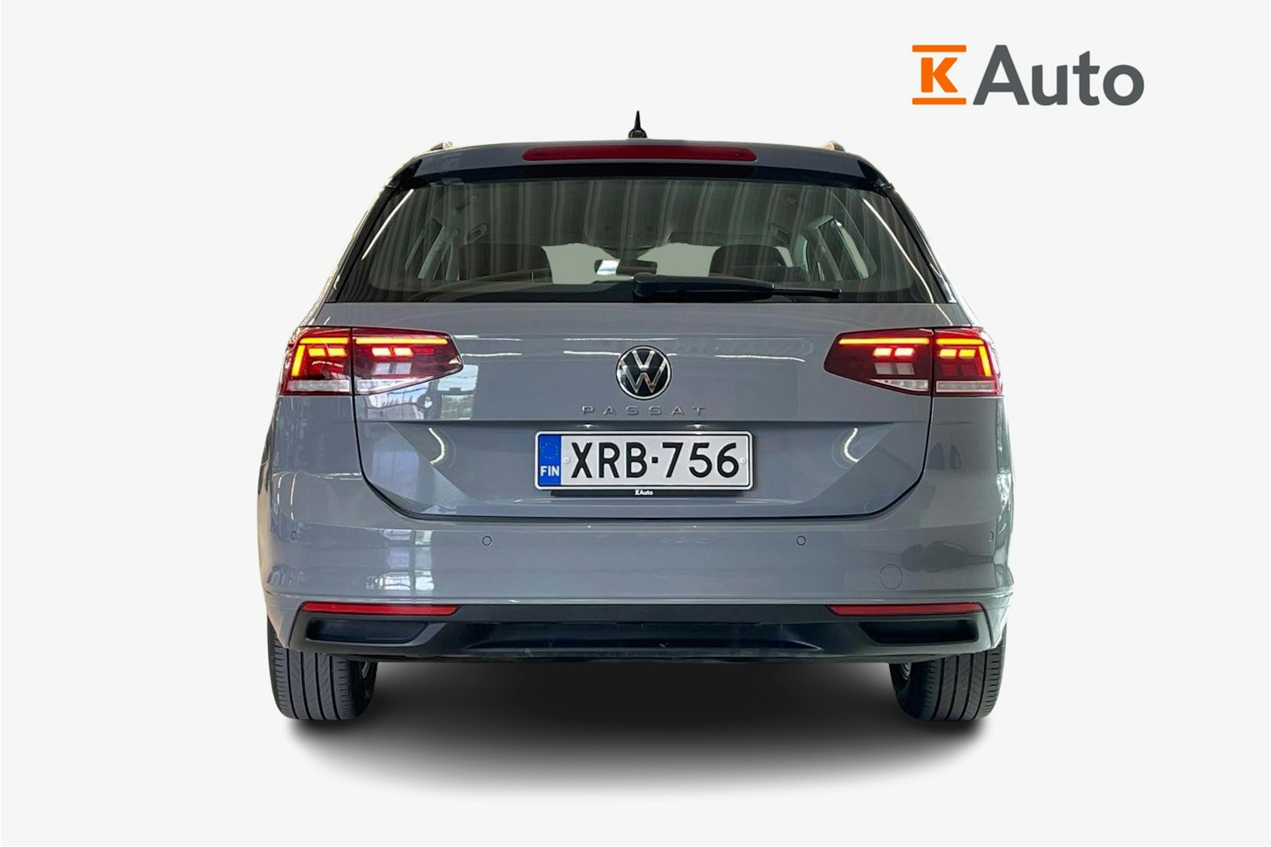 harmaa Volkswagen Passat 2022 kuva 3.