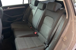 harmaa Volkswagen Passat 2022 kuva 10.