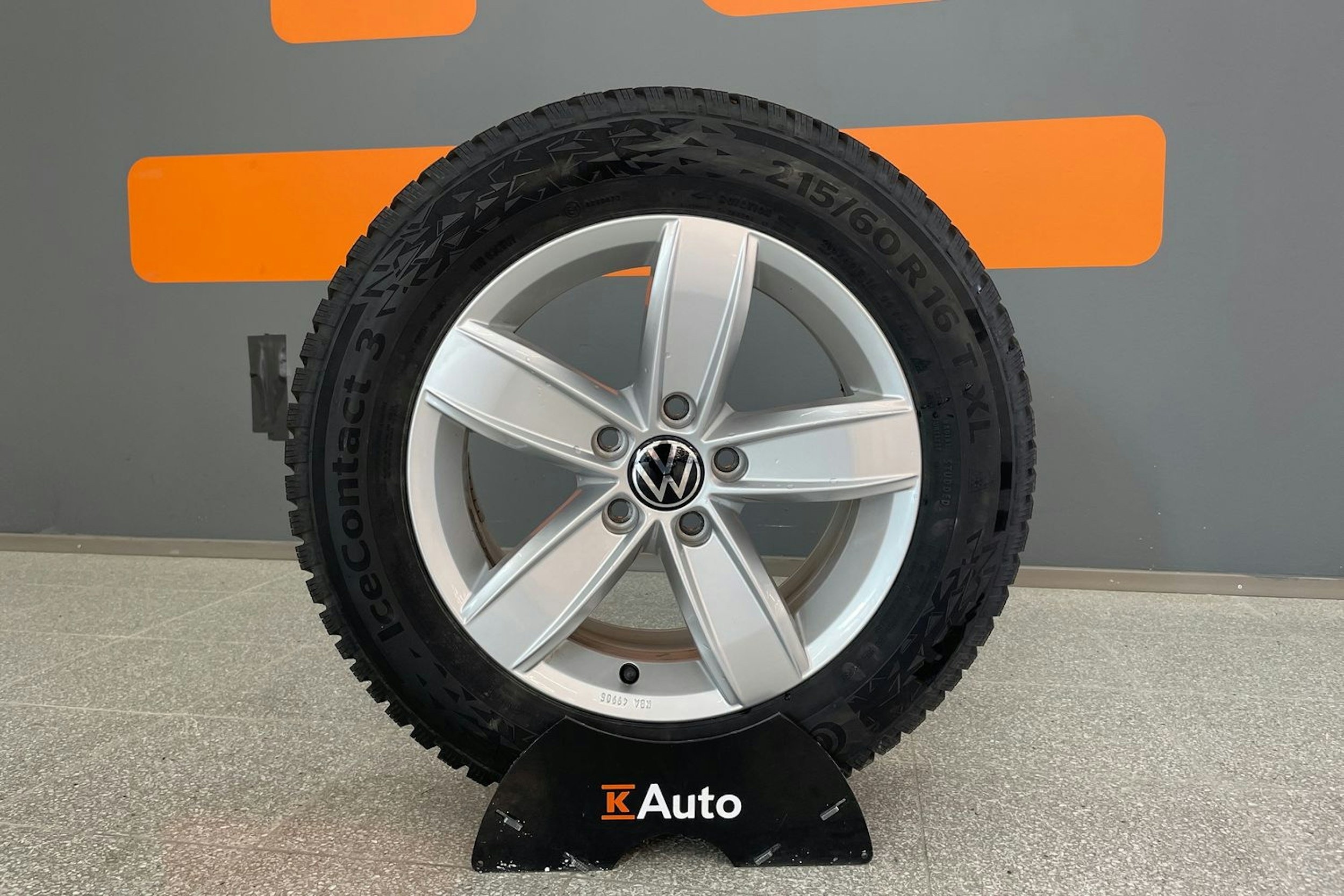 harmaa Volkswagen Passat 2022 kuva 13.
