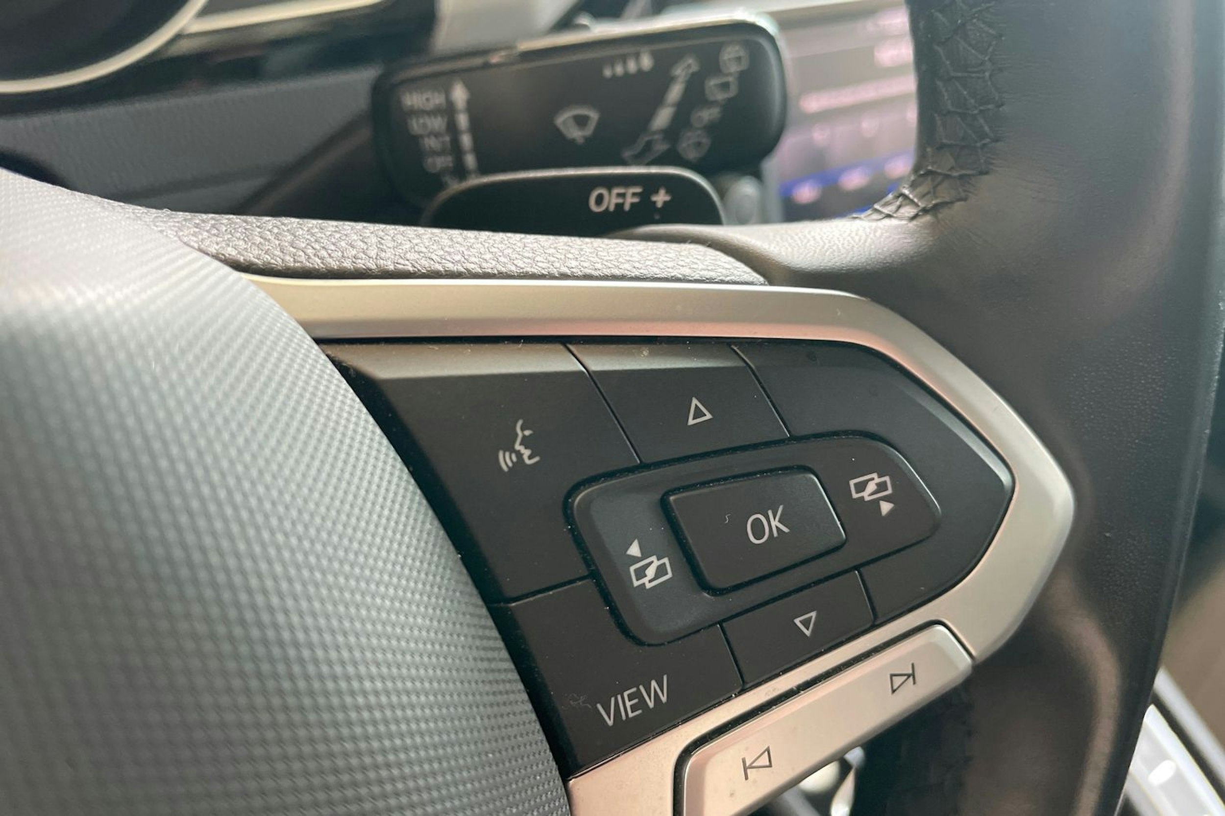 harmaa Volkswagen Passat 2022 kuva 18.