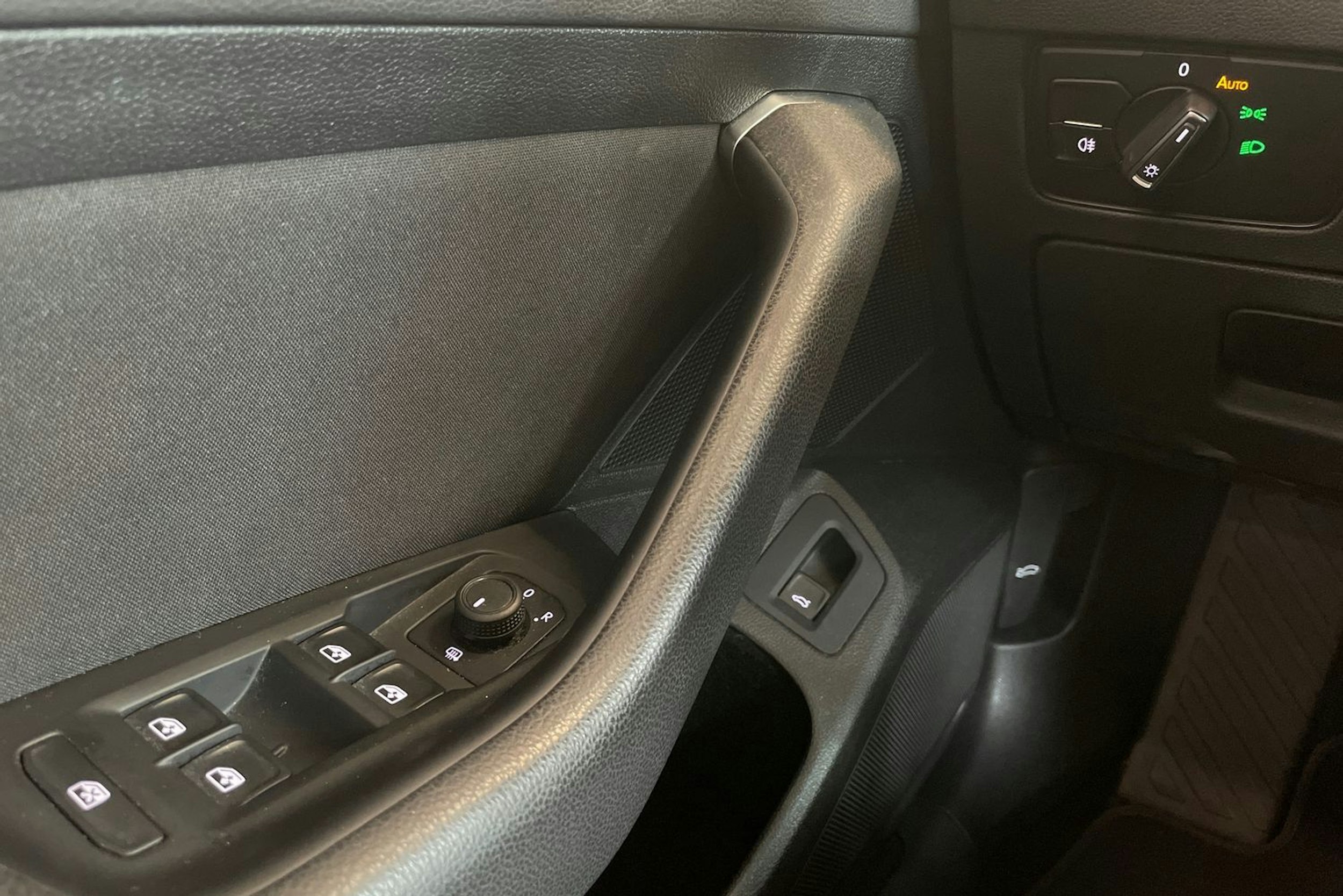 harmaa Volkswagen Passat 2022 kuva 19.
