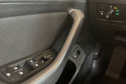 harmaa Volkswagen Passat 2022 kuva 19.