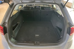 harmaa Volkswagen Passat 2022 kuva 25.
