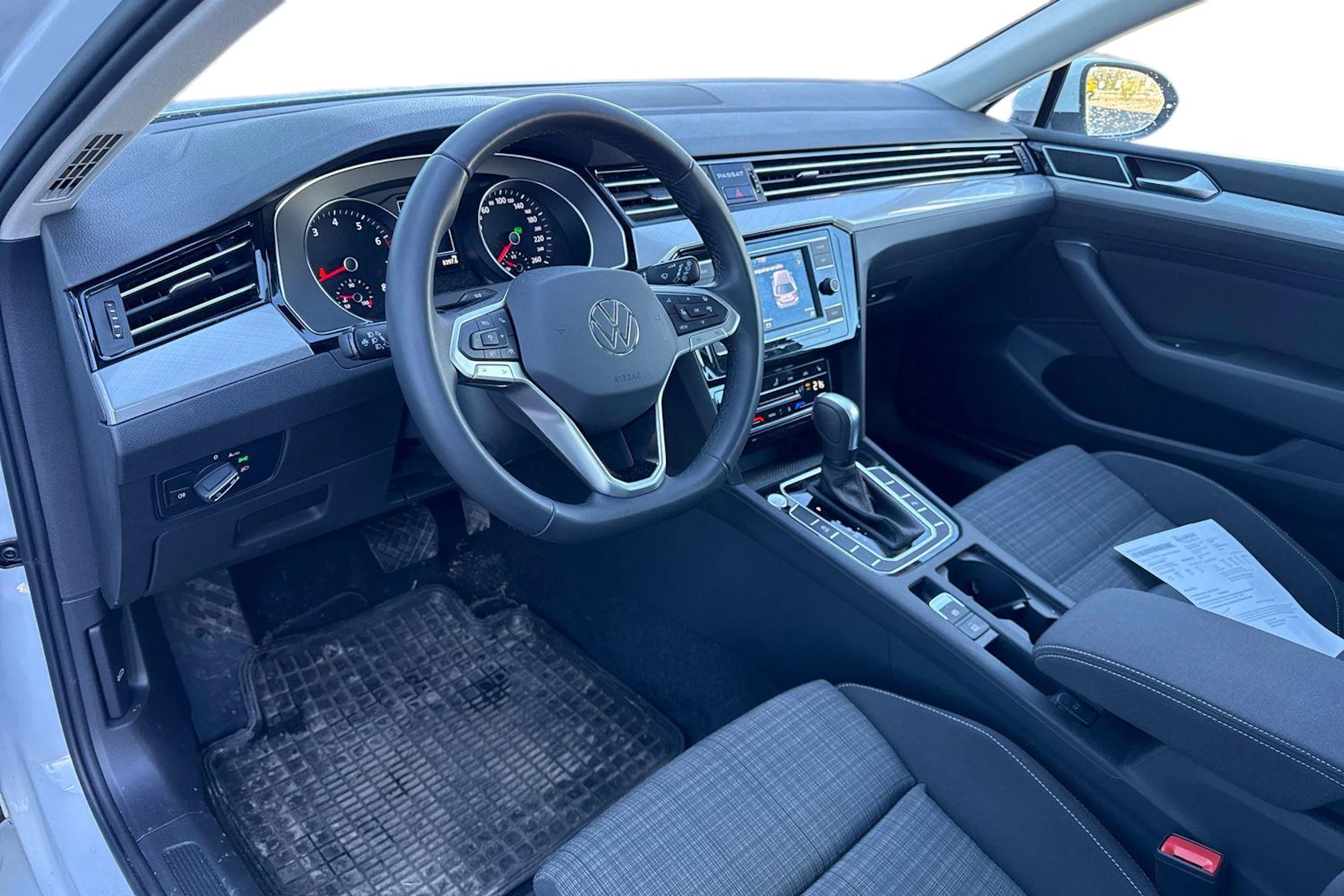 valkoinen Volkswagen Passat 2022 kuva 3.