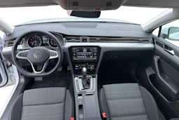 valkoinen Volkswagen Passat 2022 kuva 9.
